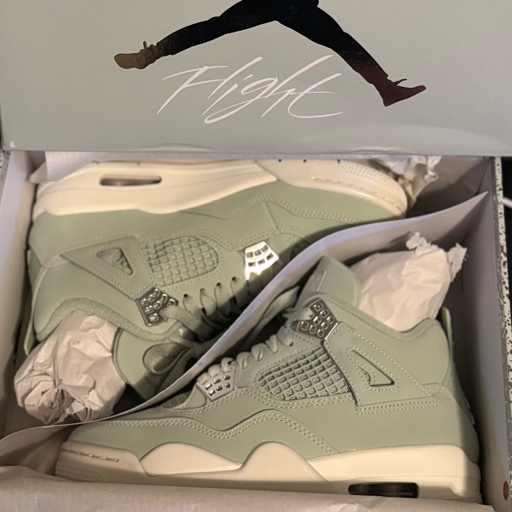 Air Jordan Retro 4 “Abundance”